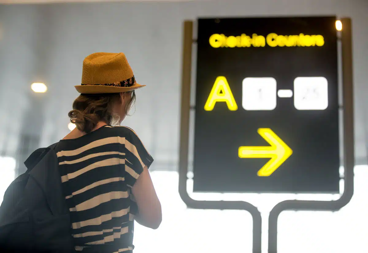 Outdoor-Indoor-Digital-Signs